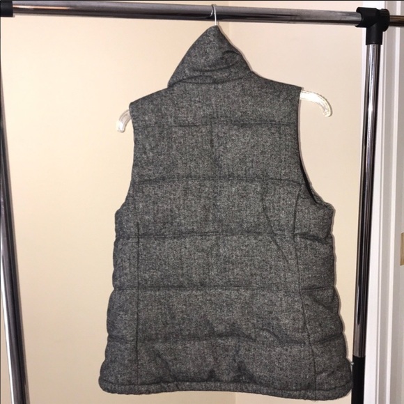 Old Navy Herringbone Puffer Vest Size Small - Picture 5 of 7